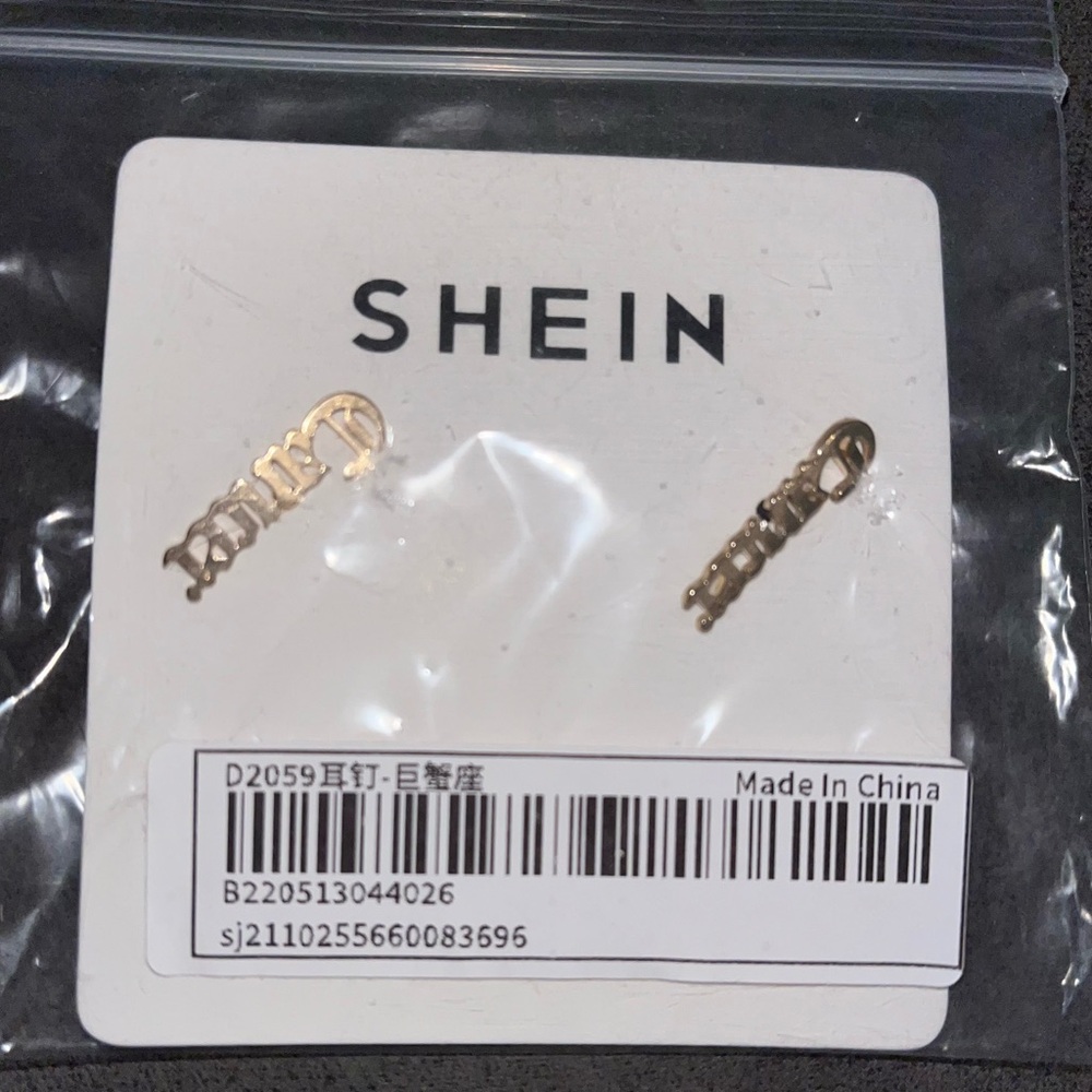 NWT Cancer Zodiac Stud earrings gold color